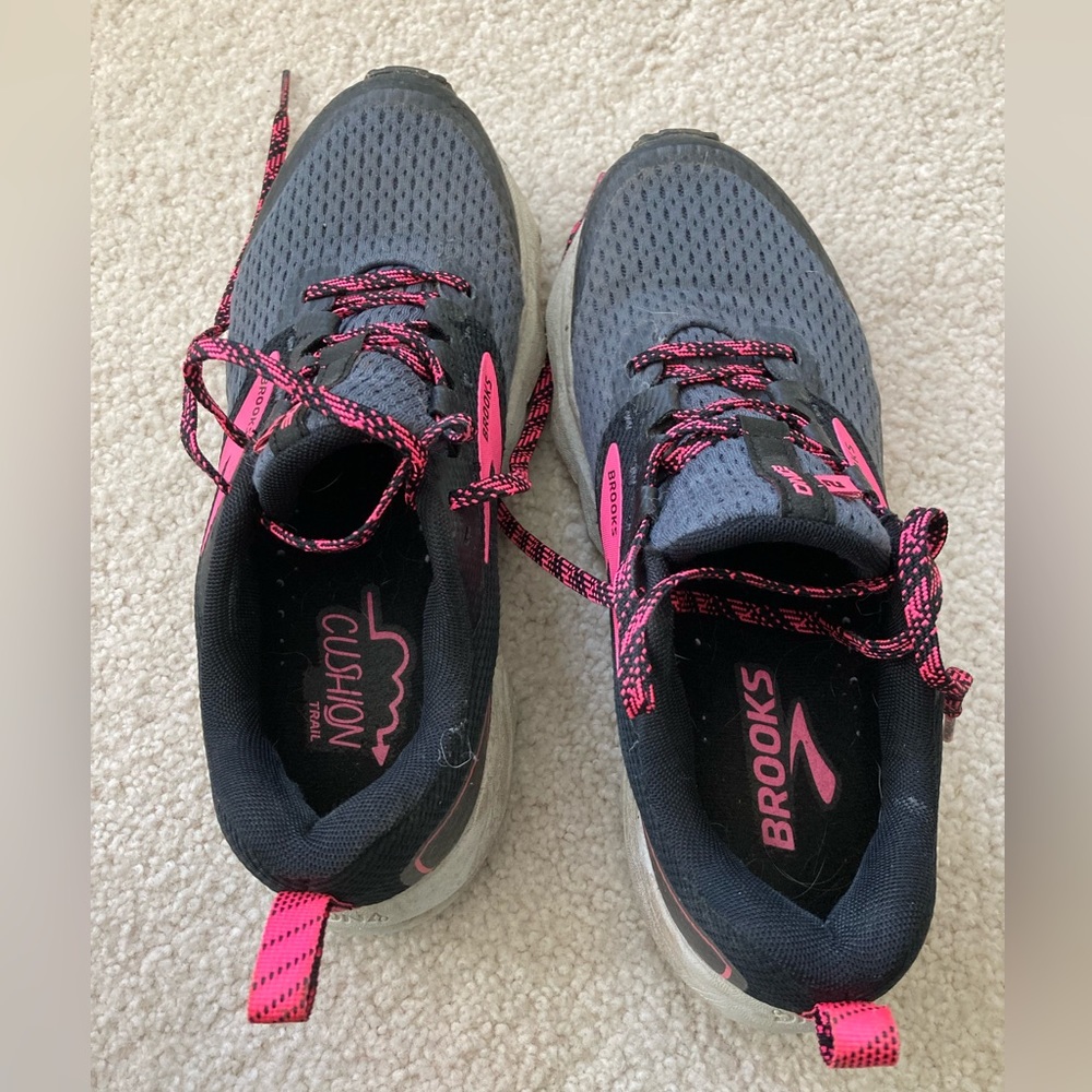 Brooks divide 2 trail and road running crossover/hybrid shoe, size women’s US 7